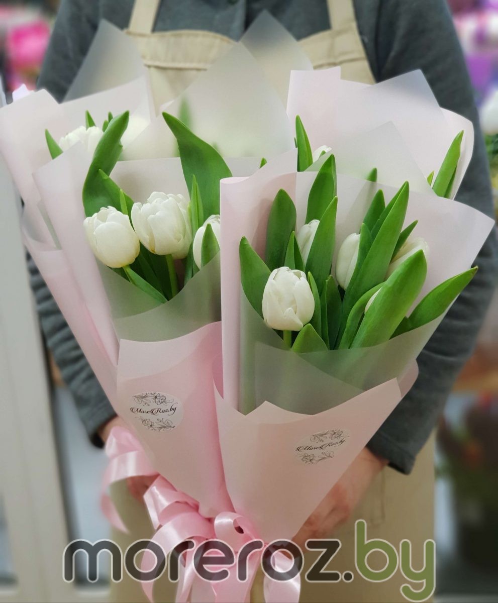Букет из 5 белых тюльпанов