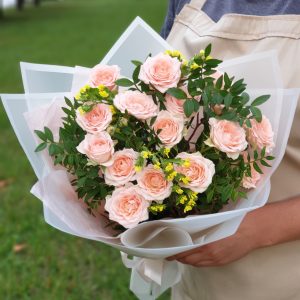 Букет кустовых роз "Нежный аромат"