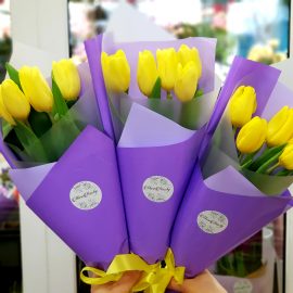 Купить букет тюльпанов с доставкой по Минску Вы можете на Moreroz.by У нас всегда самые свежие и красивые цветы, которые будут Вас долго радовать.