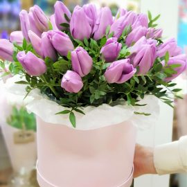 Коробка с тюльпанами "Лиловый шелк"