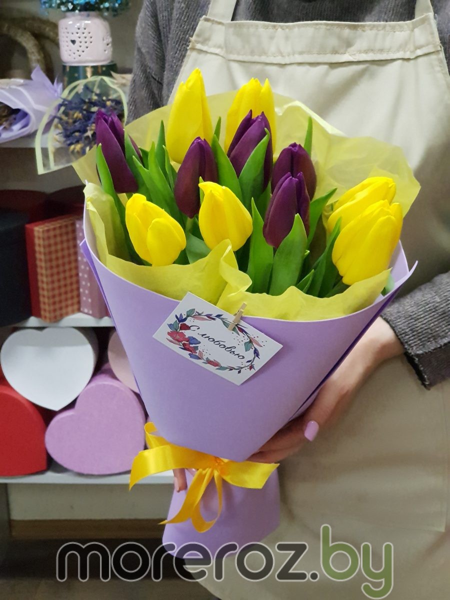 11 желто-фиолетовых тюльпанов