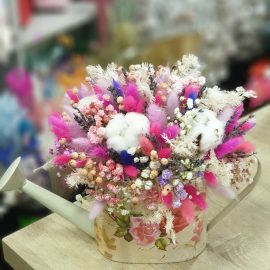 Композиция с сухоцветами в лейке