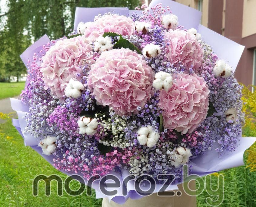 Букет из гипсофилы и гортензий