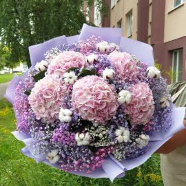 Вау-букет из гортензий и гипсофилы
