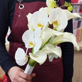 Букет невесты из калл и орхидей