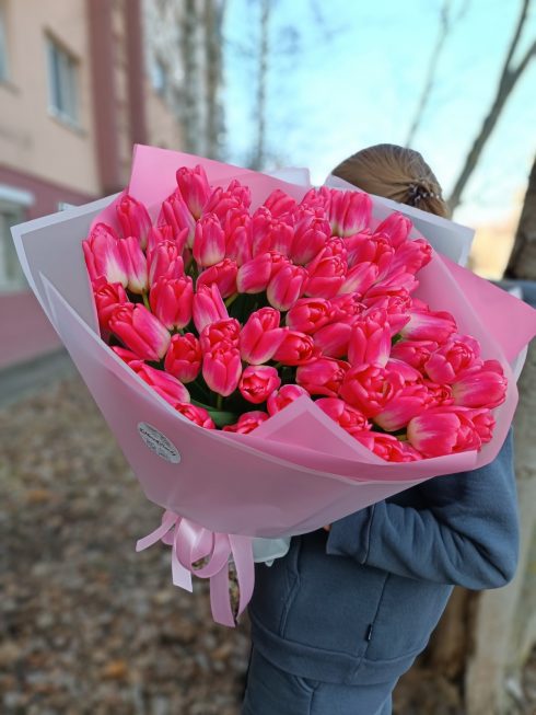 55 коралловых тюльпанов