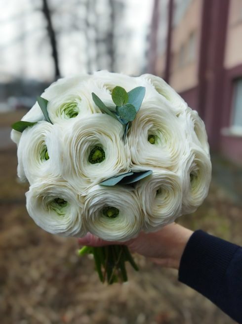 Букет невесты из ранункулюсов