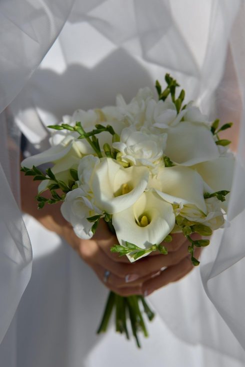 Букет невесты из калл и фрезий