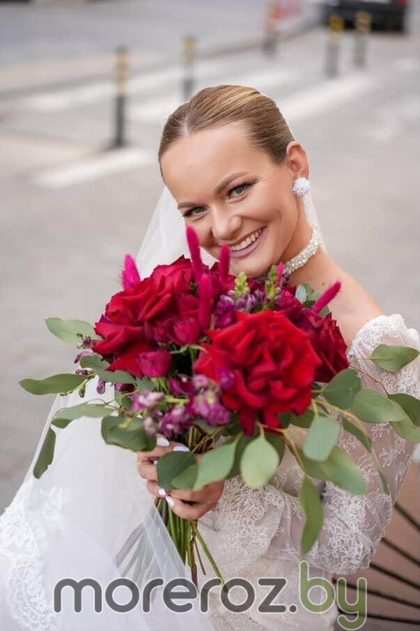 Букет невесты в винных оттенках