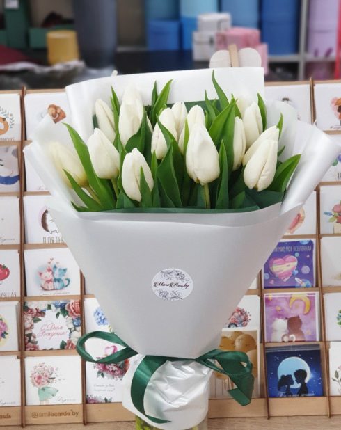 Букет белых тюльпанов